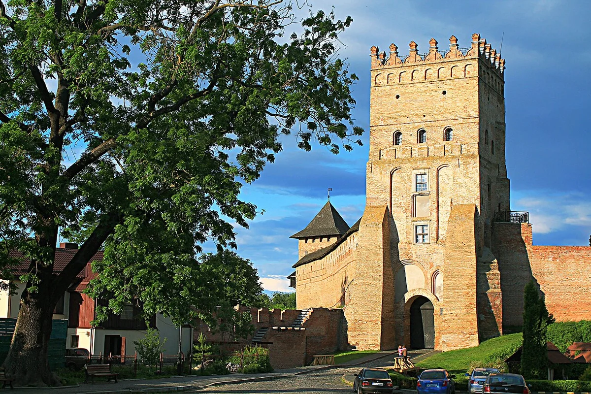 Луцьк та Волинь: замок Любарта та Свято-Покровська церква – подорож у історичне серце України