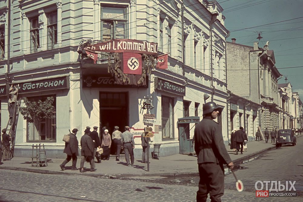 04000000 Kharkov of the times of German occupation in color